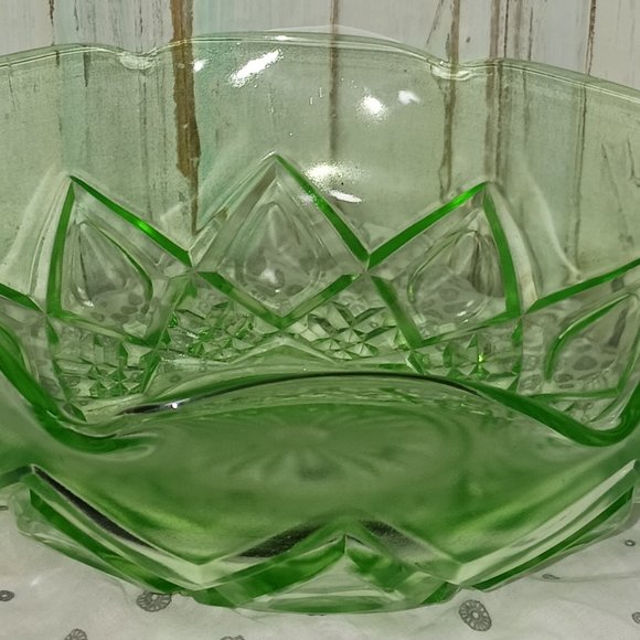 Vintage Hazel Atlas Uranium Glass Bowl - Picture 2 of 6